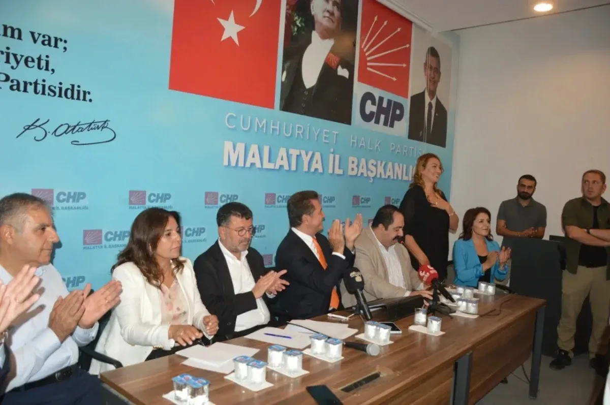 Malatya CHP İl Başkanlığı’nda CHP heyeti bir araya geldi.