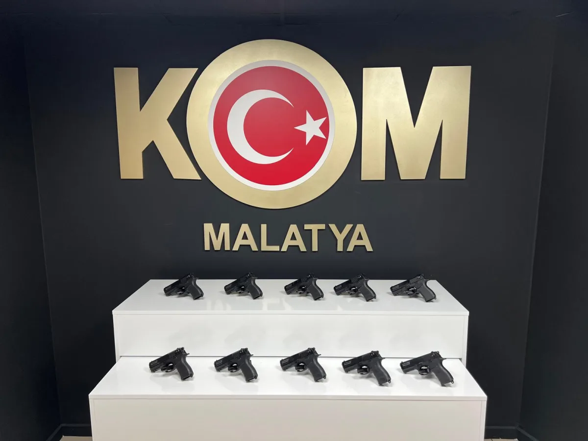 Malatya’da Yolcu Otobüsünde 10 Ruhsatsız Tabanca Ele Geçirildi