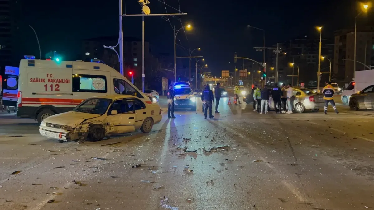 Malatya’da Kırmızı Işık İhlali Can Yaktı: 6 Yaralı
