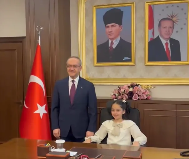 “23 Nisan’da Anlamlı Devir: Vali Yavuz Görevini Yağmur’a Bıraktı”