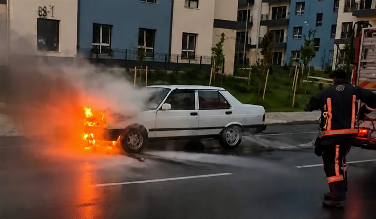 Alevler Aracı Sardı! Battalgazi’de Korkutan Yangın