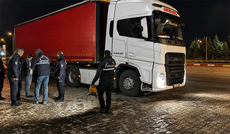Kaçan Sürücü Yakalandı: Darende’de Yaya Tırın Altında Kaldı