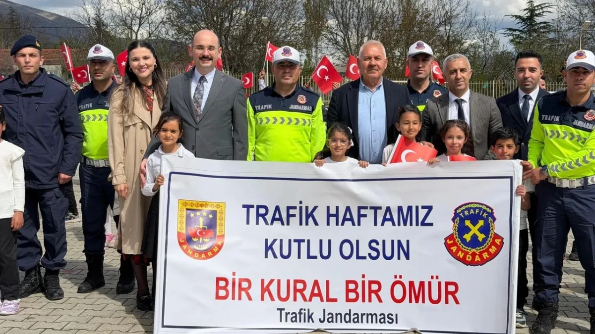 Jandarmadan Miniklere Hem Eğlenceli Hem Öğretici Trafik Eğitimi