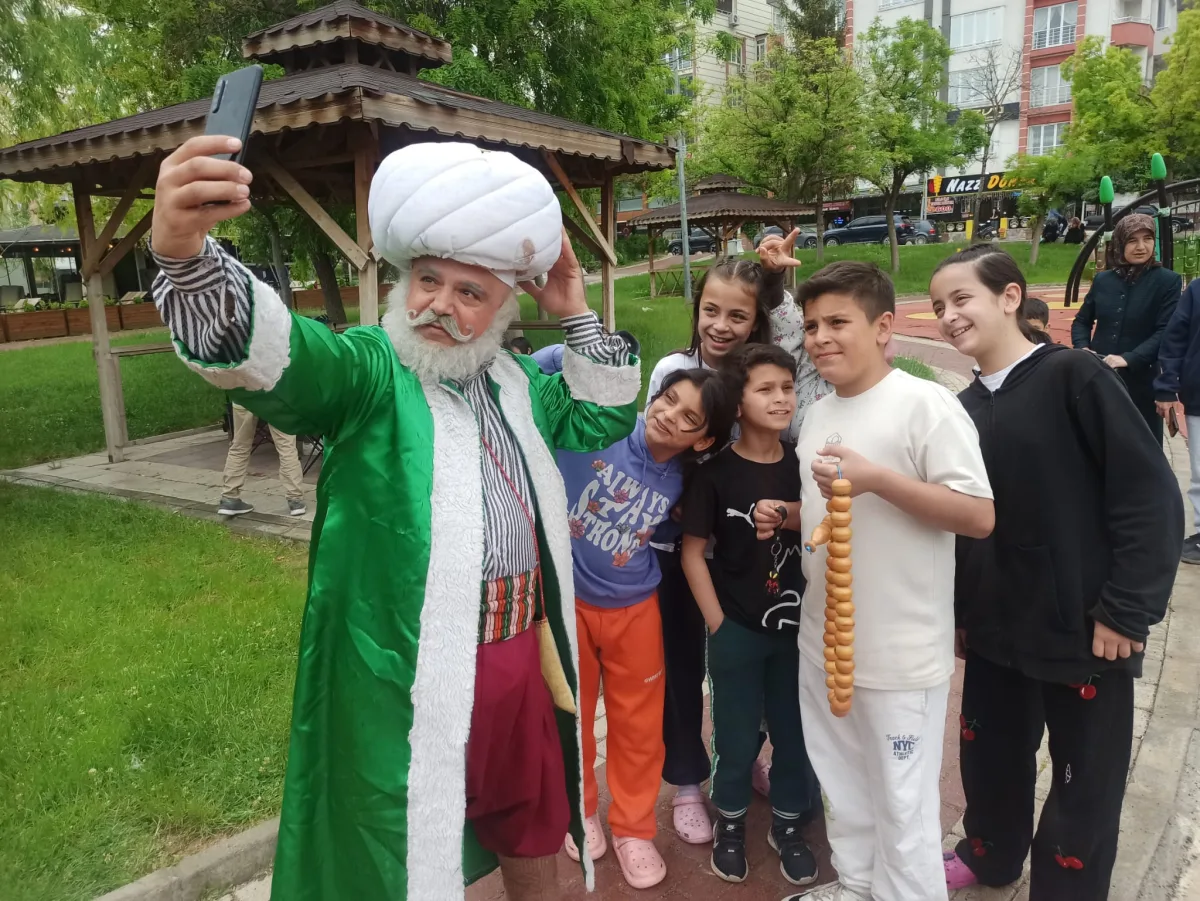 Depremin İzlerini Nasreddin Hoca’nın Neşesi Sildi