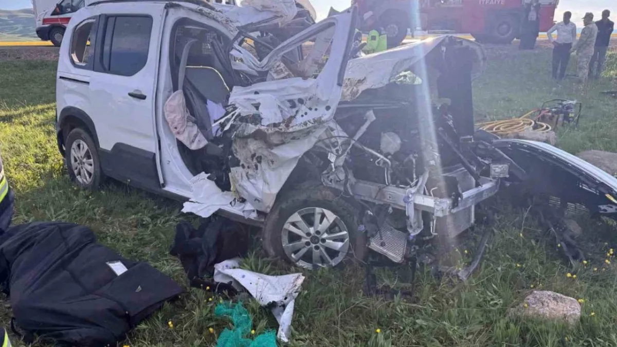 Erzurum’da Hafif Ticari Araç Takla Attı: 3 Ölü, 4 Yaralı