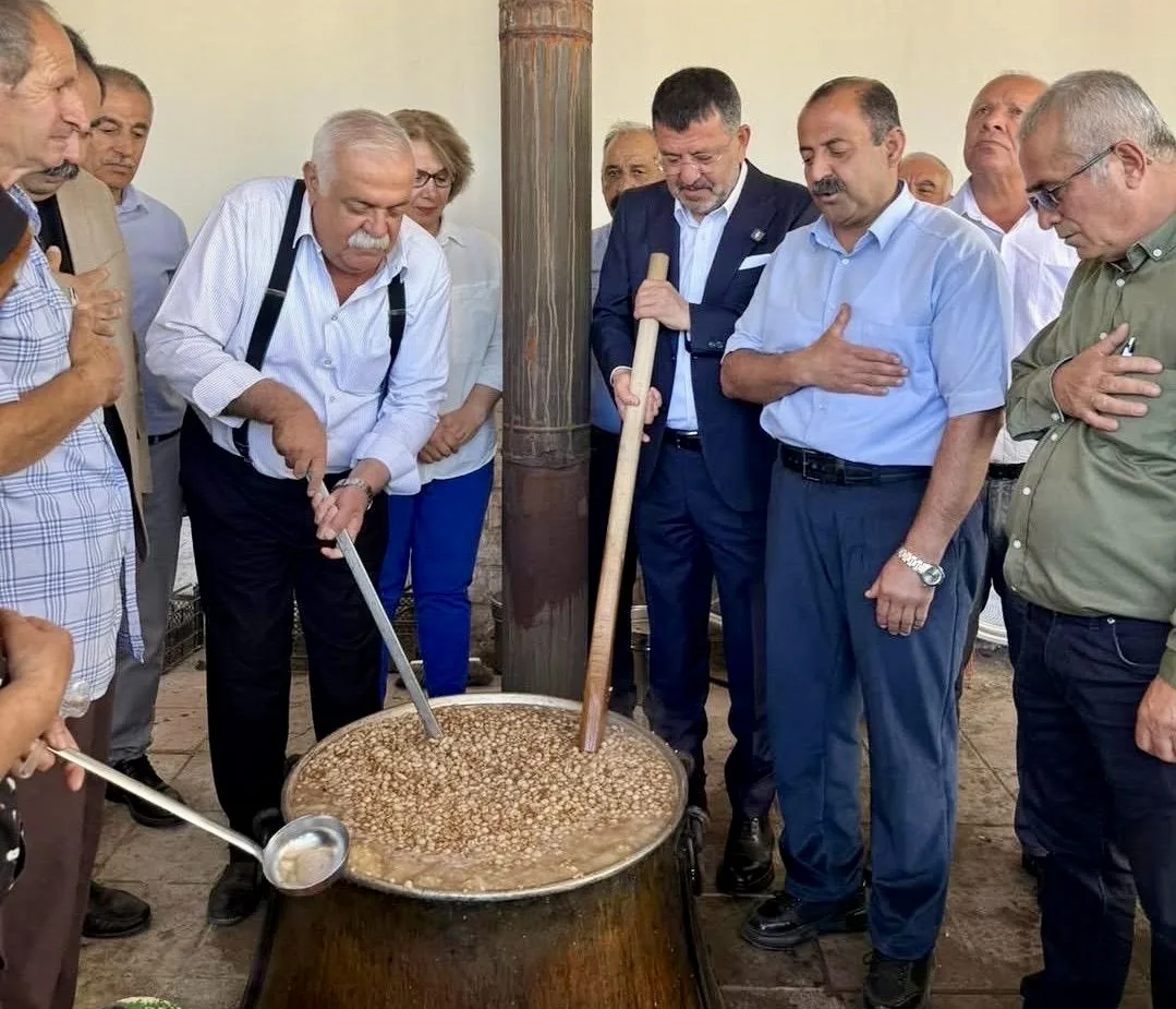 Muharrem Ayında Anlamlı Buluşma: Engüzek’te Aşure Bereketi