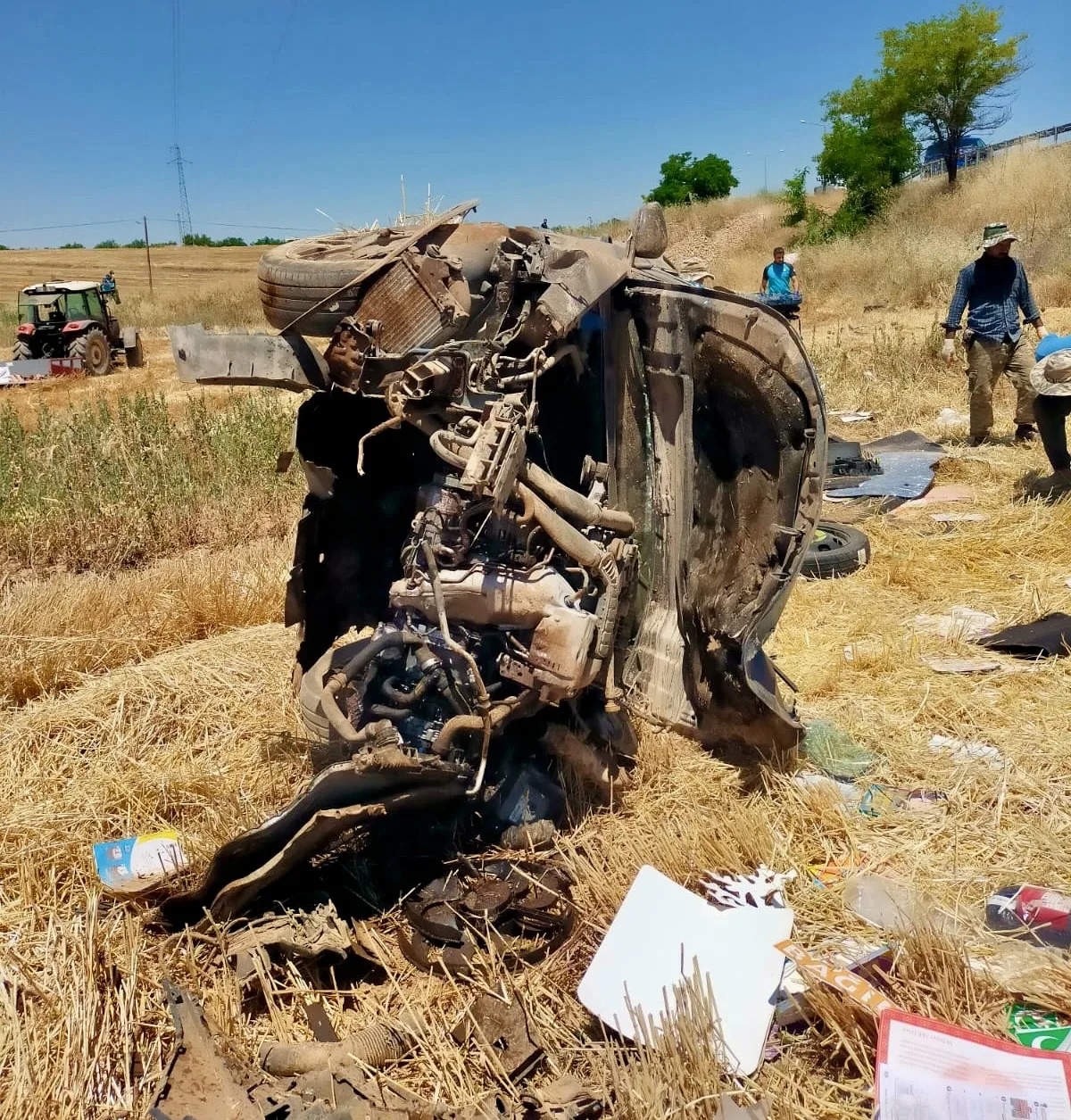 Havaalanı Yolunda Şiddetli Çarpışma: Araç Hurdaya Döndü