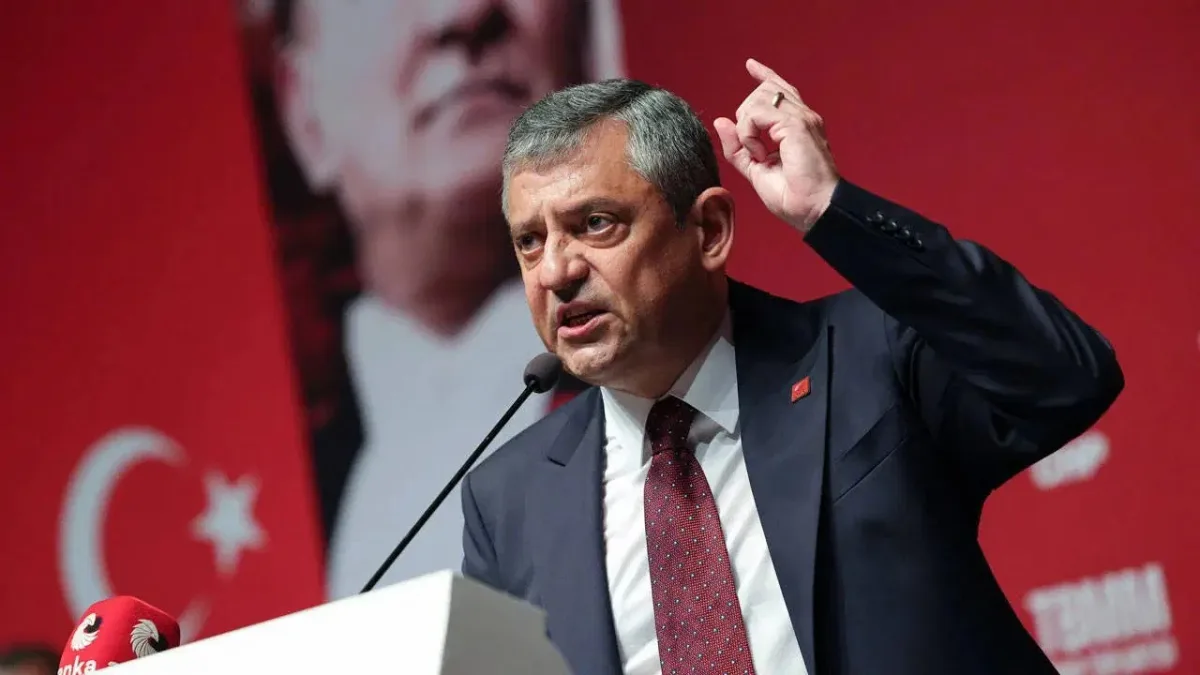 CHP'de Kritik Kırılma: Yeni Parti Sonrası İlk İstifalar