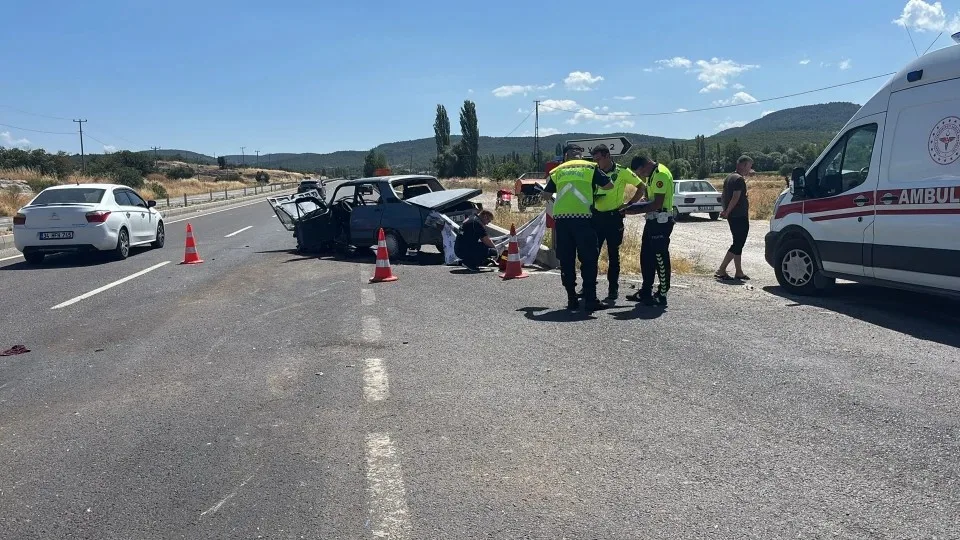 Kütahya'da Kavşakta Ölümle Biten Çarpışma: 1 Ölü, 4 Yaralı