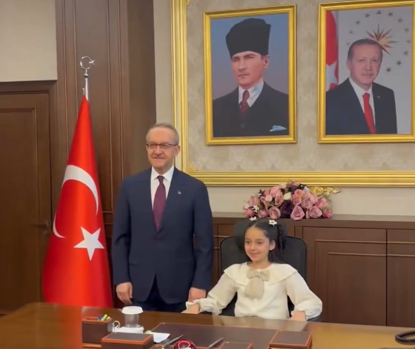 “23 Nisan’da Anlamlı Devir: Vali Yavuz Görevini Yağmur’a Bıraktı”