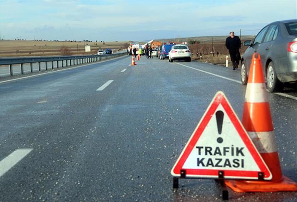 Akçadağ’da Korkutan Kaza: İki Otomobil Çarpıştı, 8 Kişi Yaralandı
