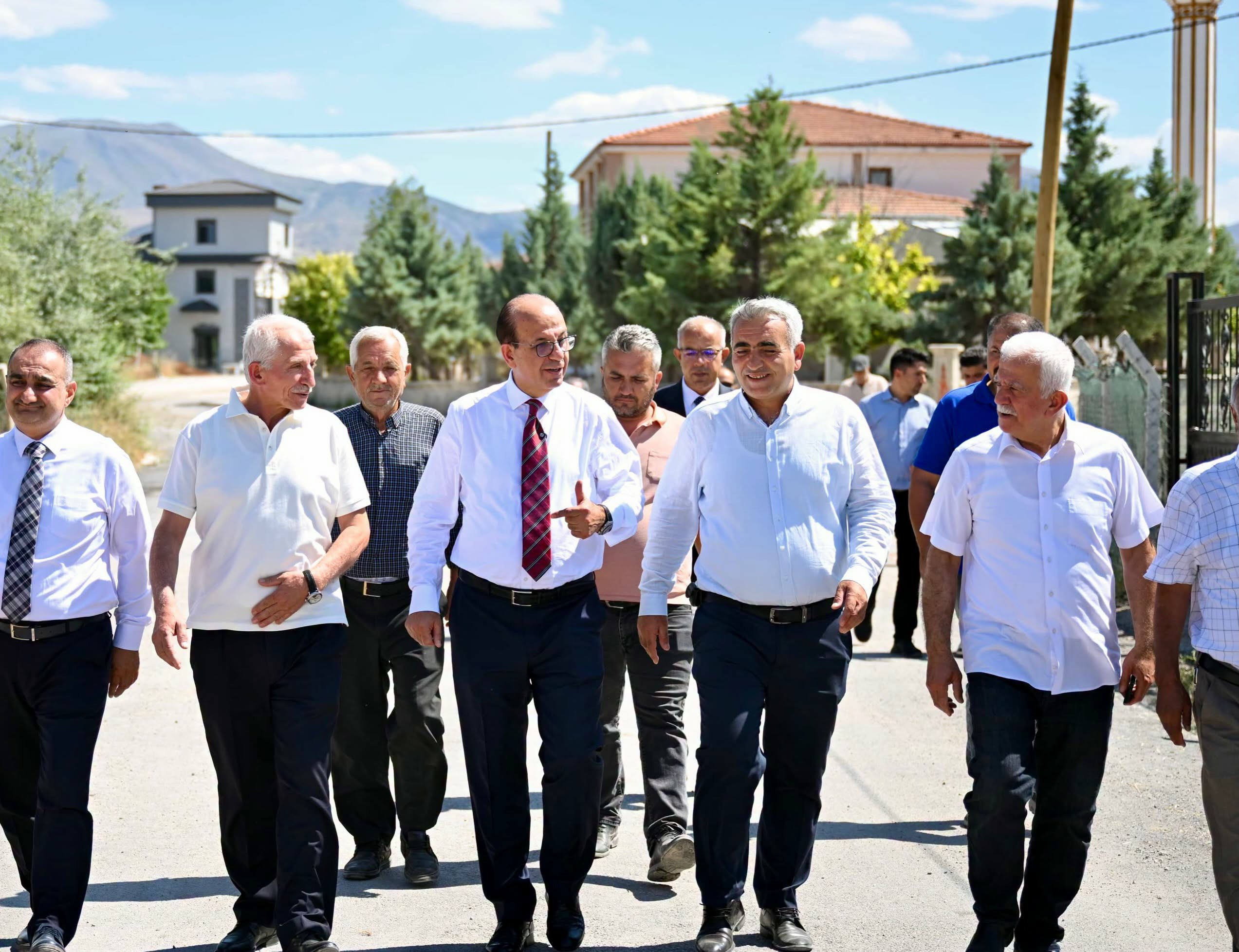 Başkan Geçit, Kuyulu Mahallesi'ndeki Hizmet ve Yatırımları Denetledi