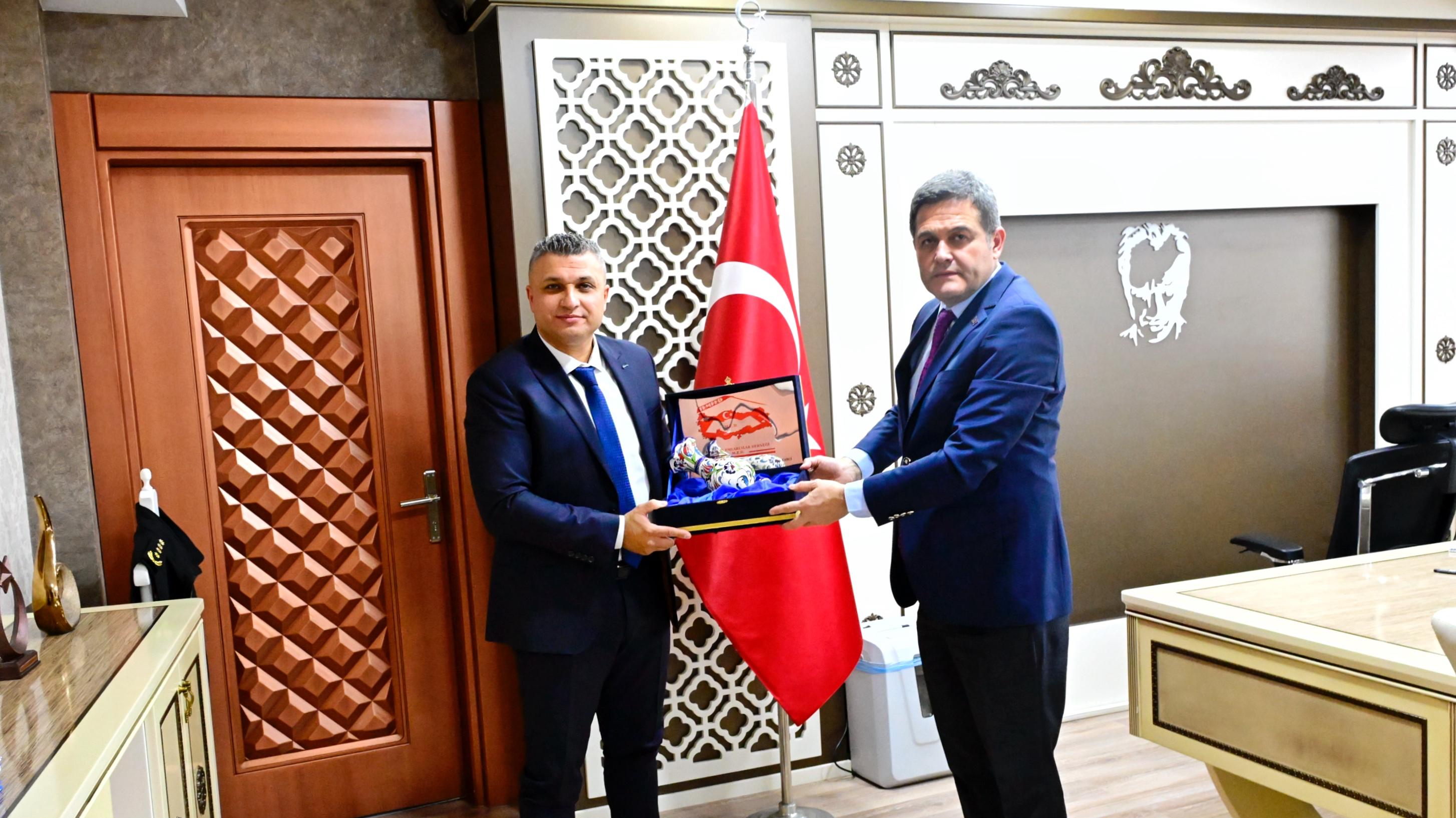 Başkan Koray KARCI ve Yönetiminden Emniyet Müdürü Kayhan AY’a Hayırlı Olsun Ziyareti;