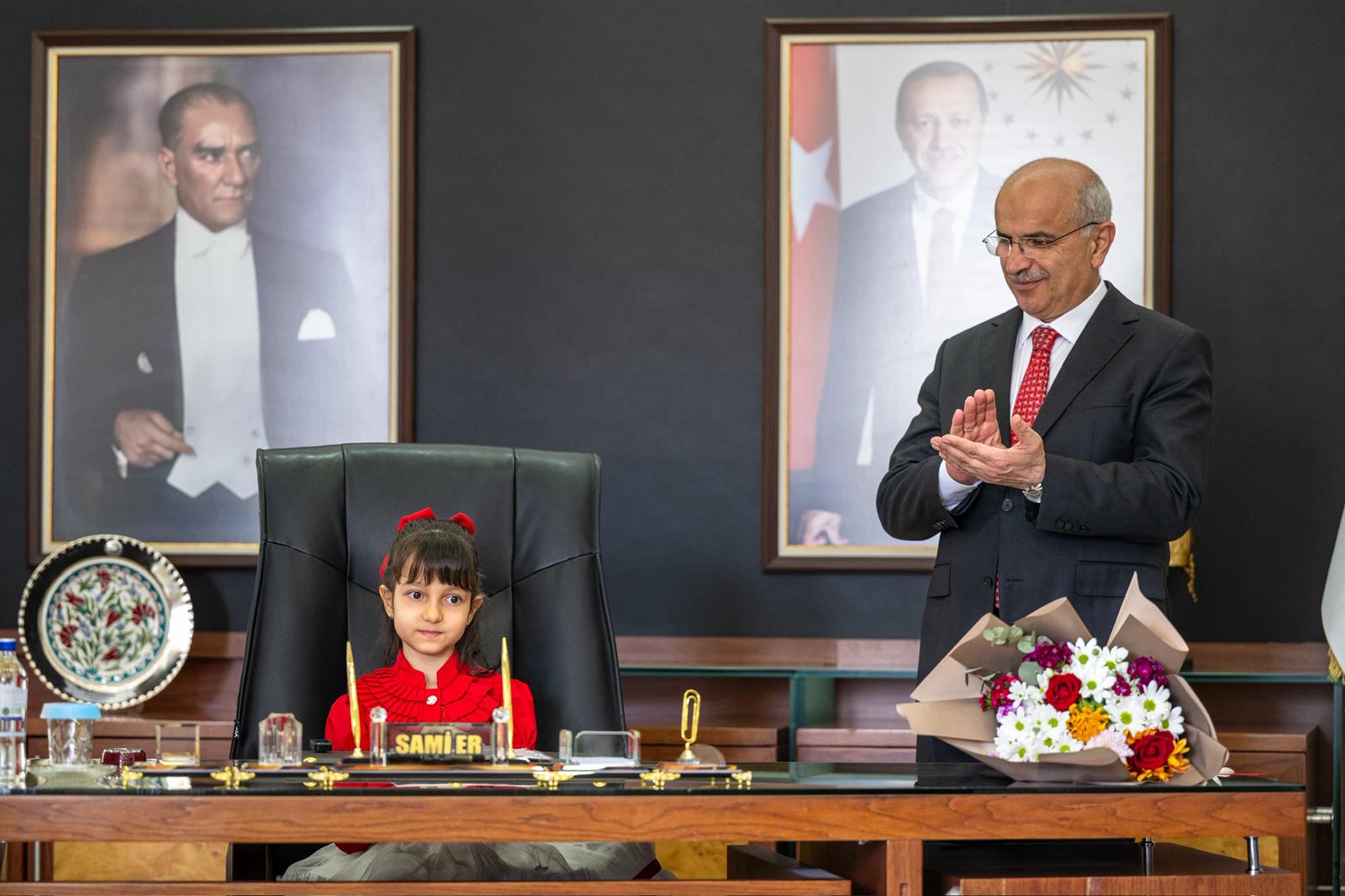 Başkan Sami Er, Koltuğunu Ece Sayar'a Devretti