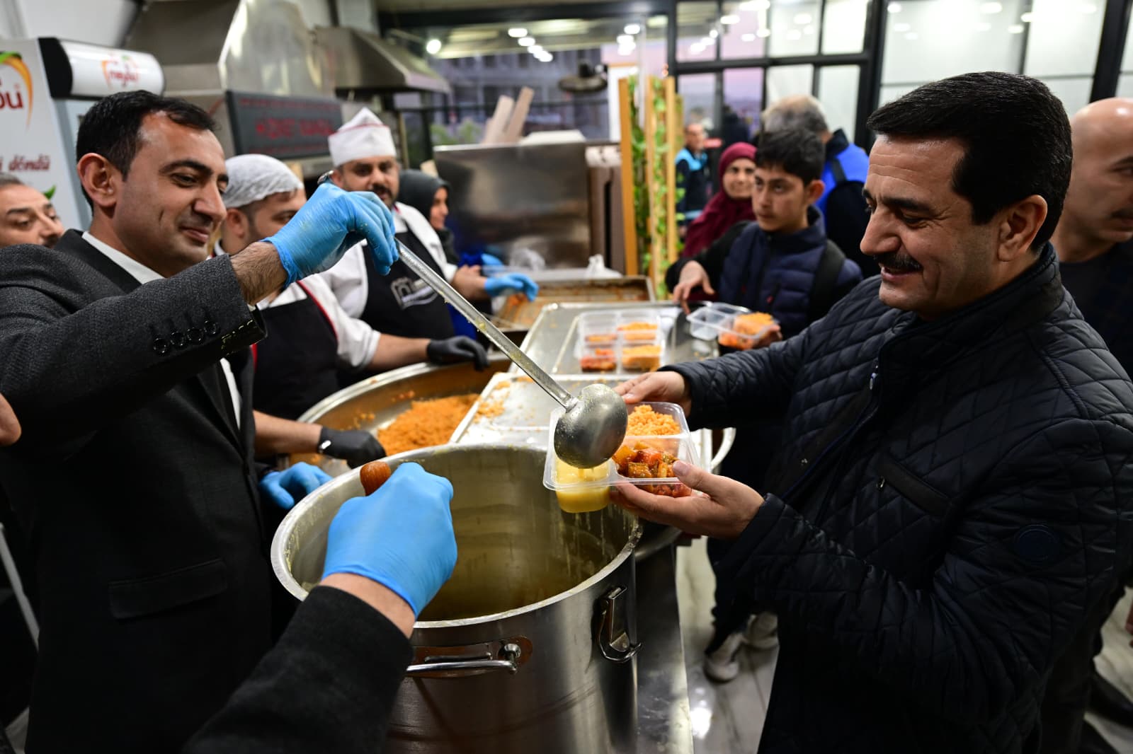 Başkan Taşkın Vatandaşlarla İftar Sofrasında Buluştu