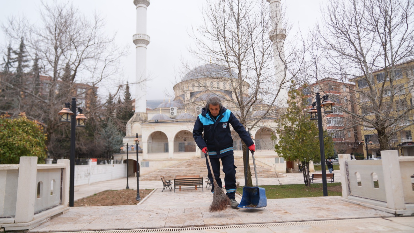 Battalgazi’de Bayram Öncesi Cami Ve Mezarlıklar Temizleniyor