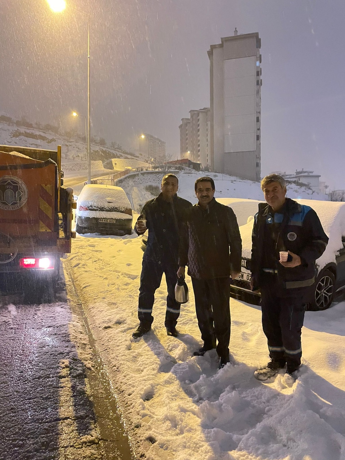 Battalgazi’de Kar Seferberliği; Yollar ve Kaldırımlar Kısa Sürede Temizlendi