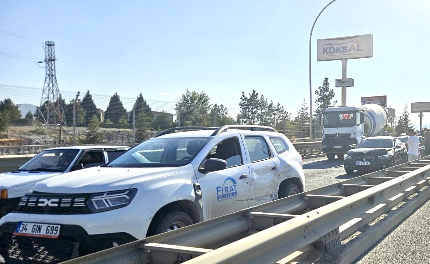 Beylerderesi Viyadüğü'nde Kaza 5 Araç Birbirine Girdi, 1 Yaralı