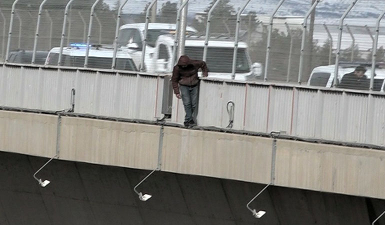 Beylerderesi Viyadüğü’nde Kritik Anlar: Polis Saatlerce İkna Etti.