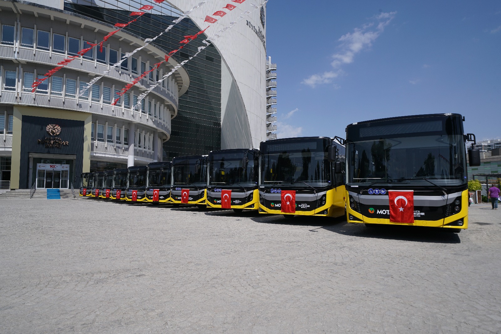 Büyükşehir Belediyesi 10 Adet Körüklü Otobüs Alımı Gerçekleştirdi.