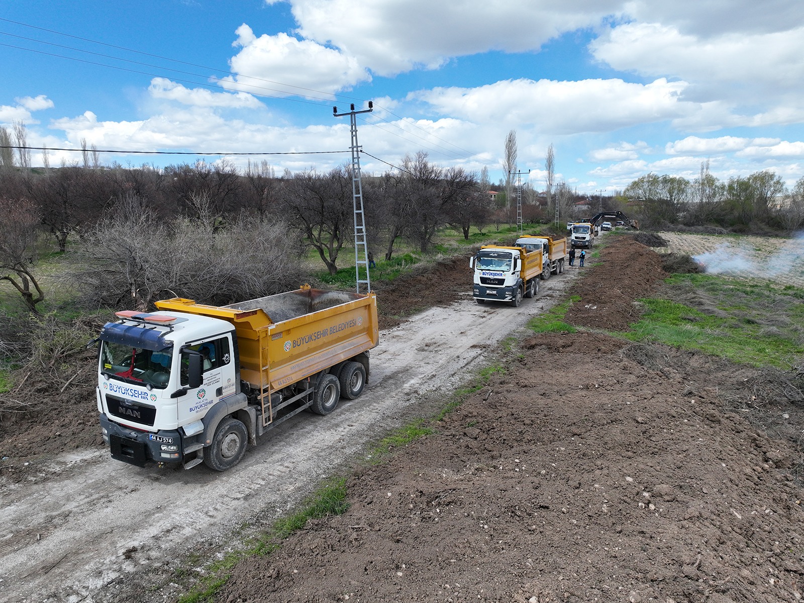 Büyükşehir Belediyesi Akçadağ’da Grup Yolunu Yeniliyor