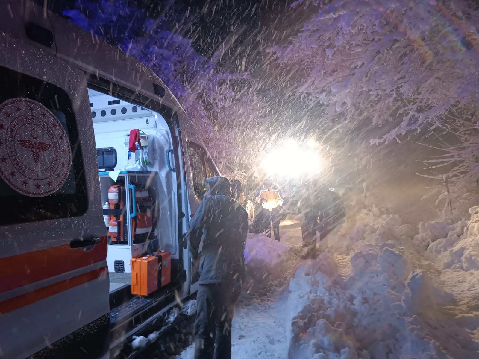 Büyükşehir Belediyesi’nden Kırsalda Kurtarma Operasyonları