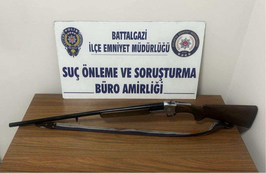 Çöşnük Mahallesi'nde Silahlı Husumet: 1 Yaralı, 3 Şüpheli Gözaltında
