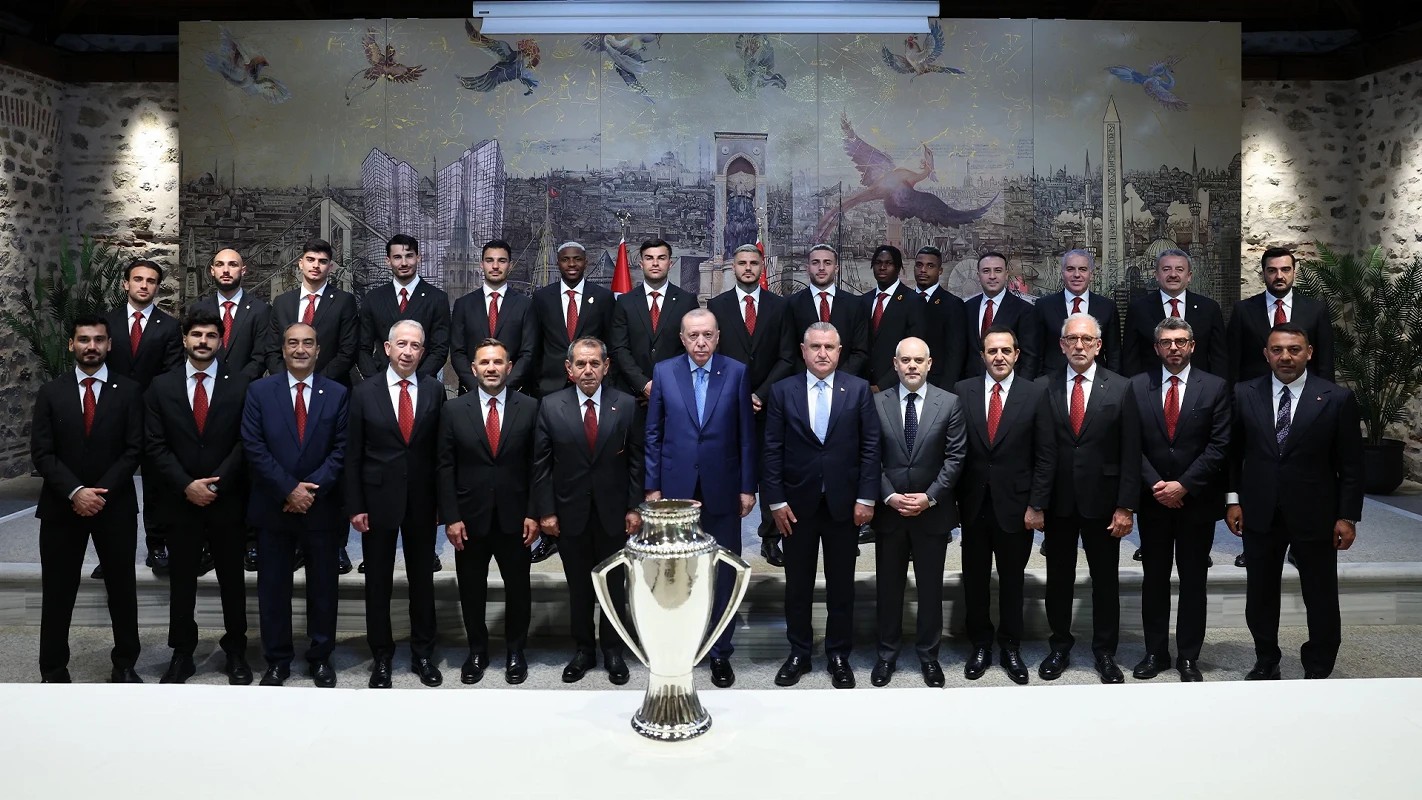 Cumhurbaşkanı Erdoğan’dan Şampiyon Galatasaray’a Dolmabahçe’de Kabul Etti.