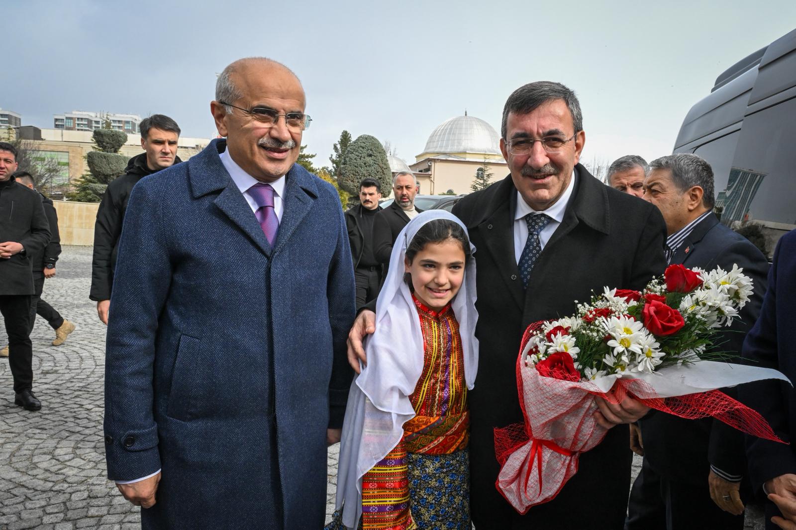 Cumhurbaşkanı Yardımcısı Cevdet Yılmaz Başkan Er'i Tebrik Etti