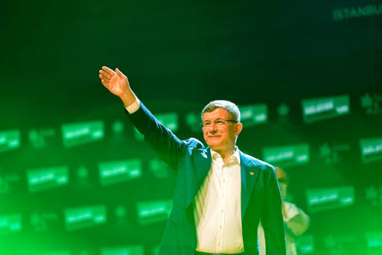 Davutoğlu Noktayı Koydu: Gelecek Partisi'nin Siyasi Yolculuğu Sona Erdi