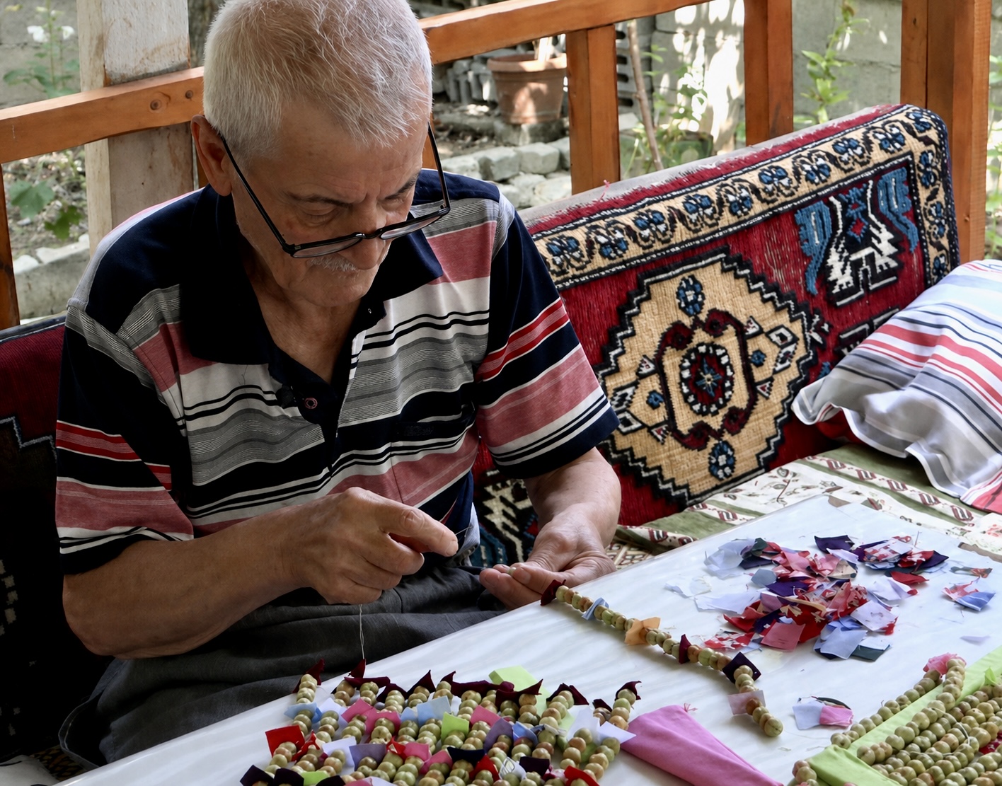 Doğadan Topluyor, El Emeğiyle Güzelliğe Dönüştürüyor