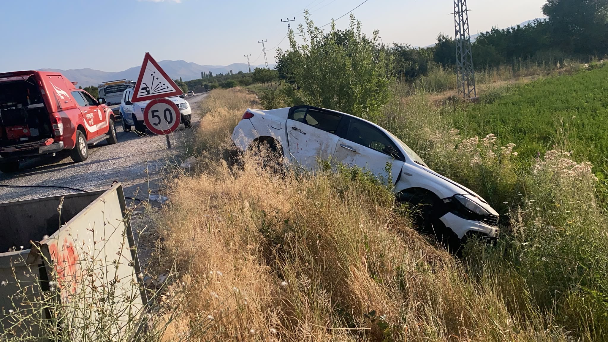 Doğanşehir'de Trafik Kazası: Araçta Sıkışan 3 Kişi Yaralandı