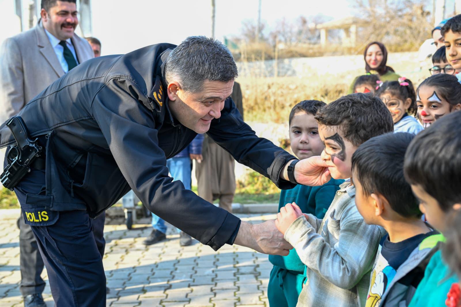 Emniyet Müdürü Kayhan Ay Sevgiyle Güçlü, Güvenle Mutluyuz