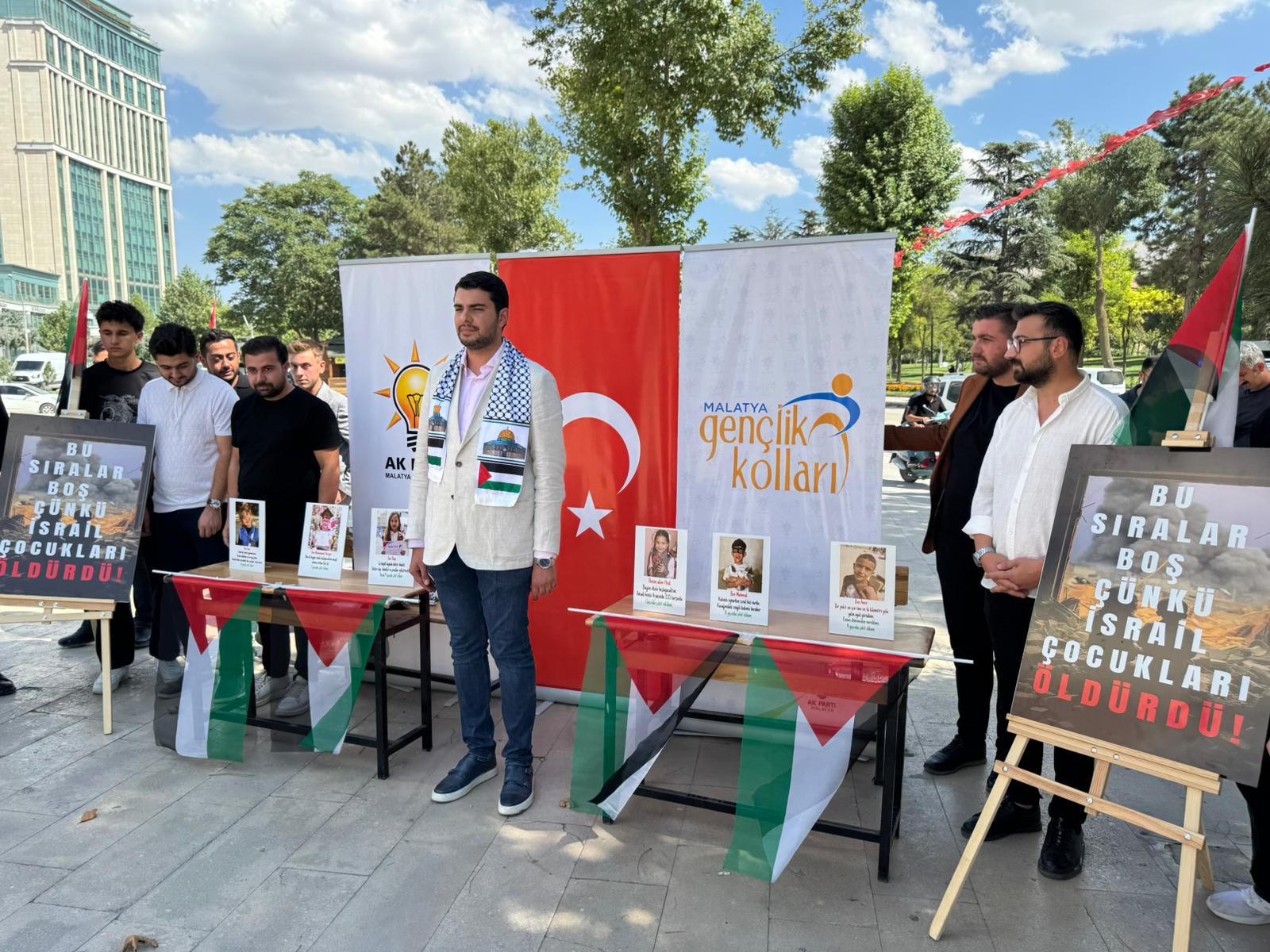 Gazze’de Binlerce Masum Çocuk, Sıralarına Kavuşamadan Öldürüldü