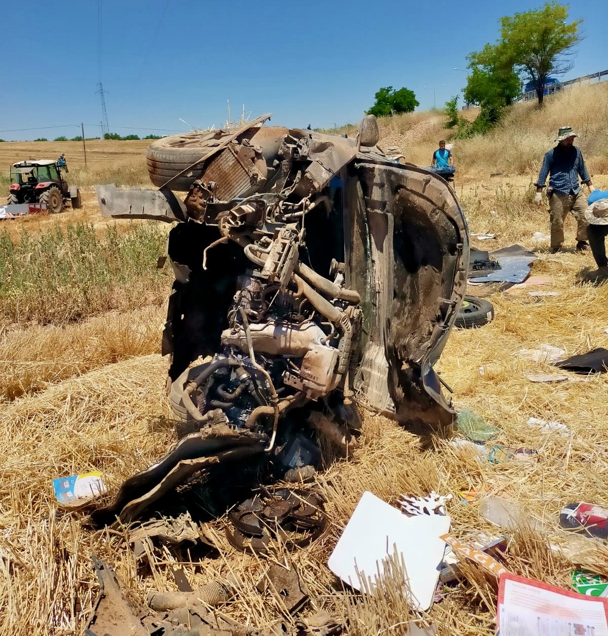 Havaalanı Yolunda Şiddetli Çarpışma: Araç Hurdaya Döndü