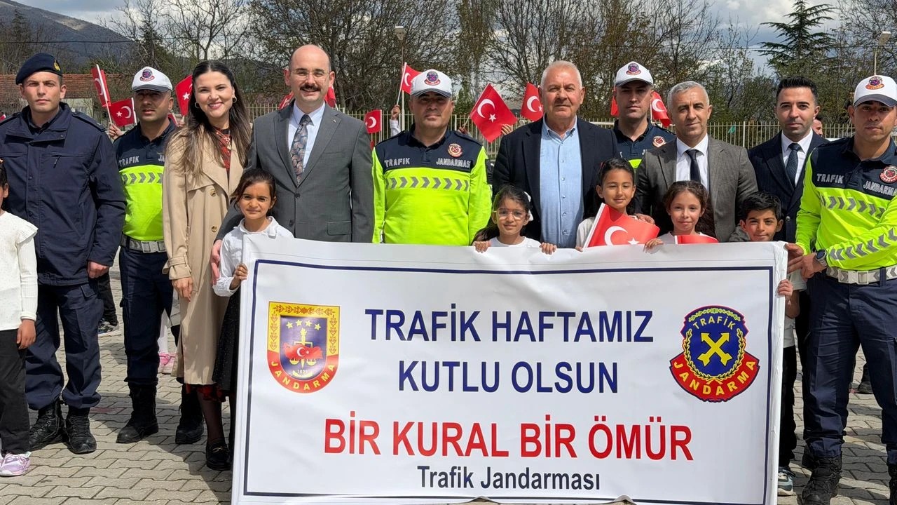 Jandarmadan Miniklere Hem Eğlenceli Hem Öğretici Trafik Eğitimi