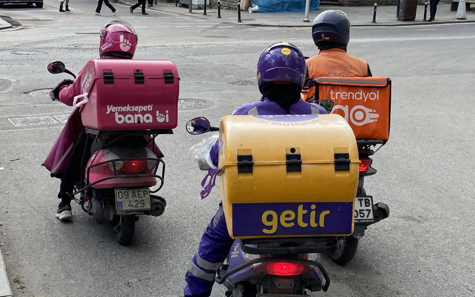 Kurye ve çevrim içi çalışanlar için yeni sosyal güvenlik adımı