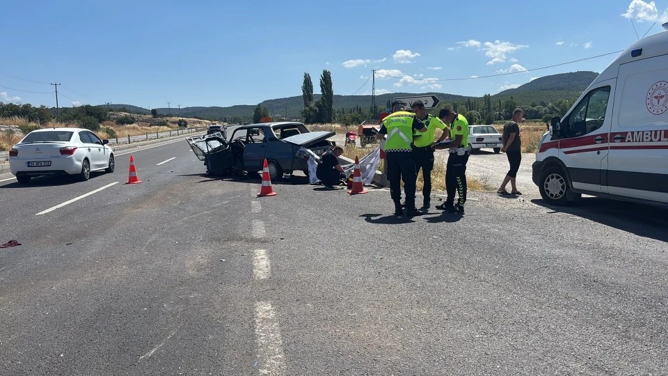 Kütahya'da Kavşakta Ölümle Biten Çarpışma: 1 Ölü, 4 Yaralı