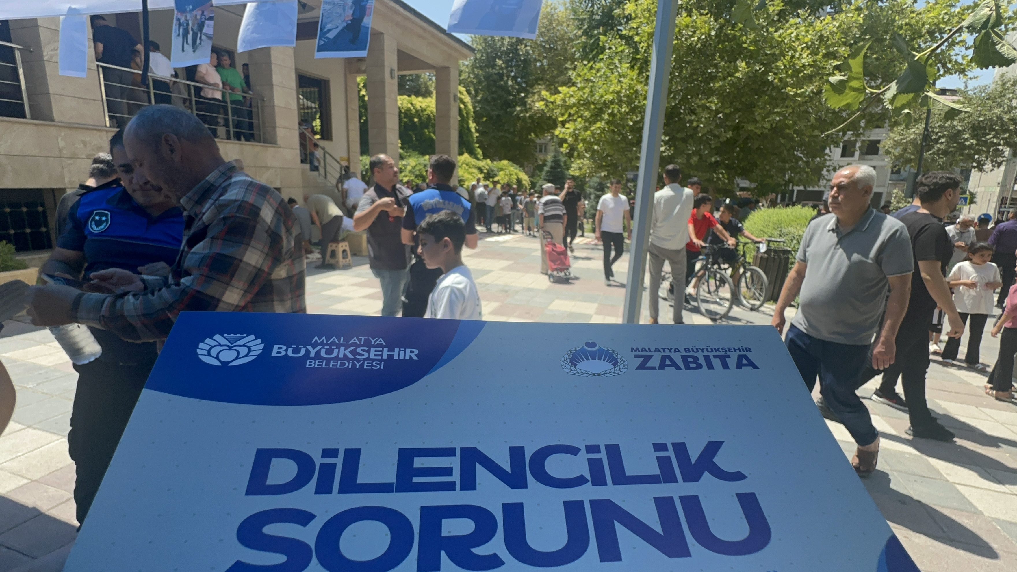 Malatya’da Dilenciliğe Karşı Bilinç Hamlesi: Vatandaşlara Broşürle Uyarı