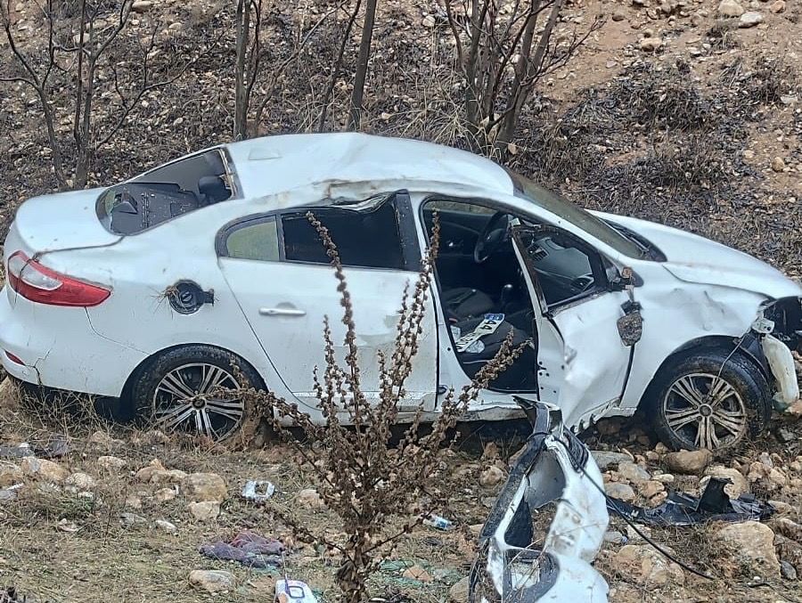 Malatya’da feci kaza: Otomobil şarampole devrildi, 1 yaralı