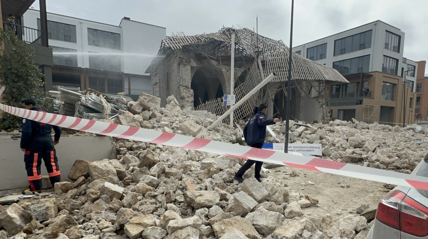 Malatya’da Tarihi Çınarlı Camii Restorasyonunda Göçük: 1 İşçi Yaralandı