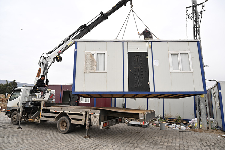Malatya’daki Konteynerler Sevkiyat İçin Hazır Hale Getiriliyor