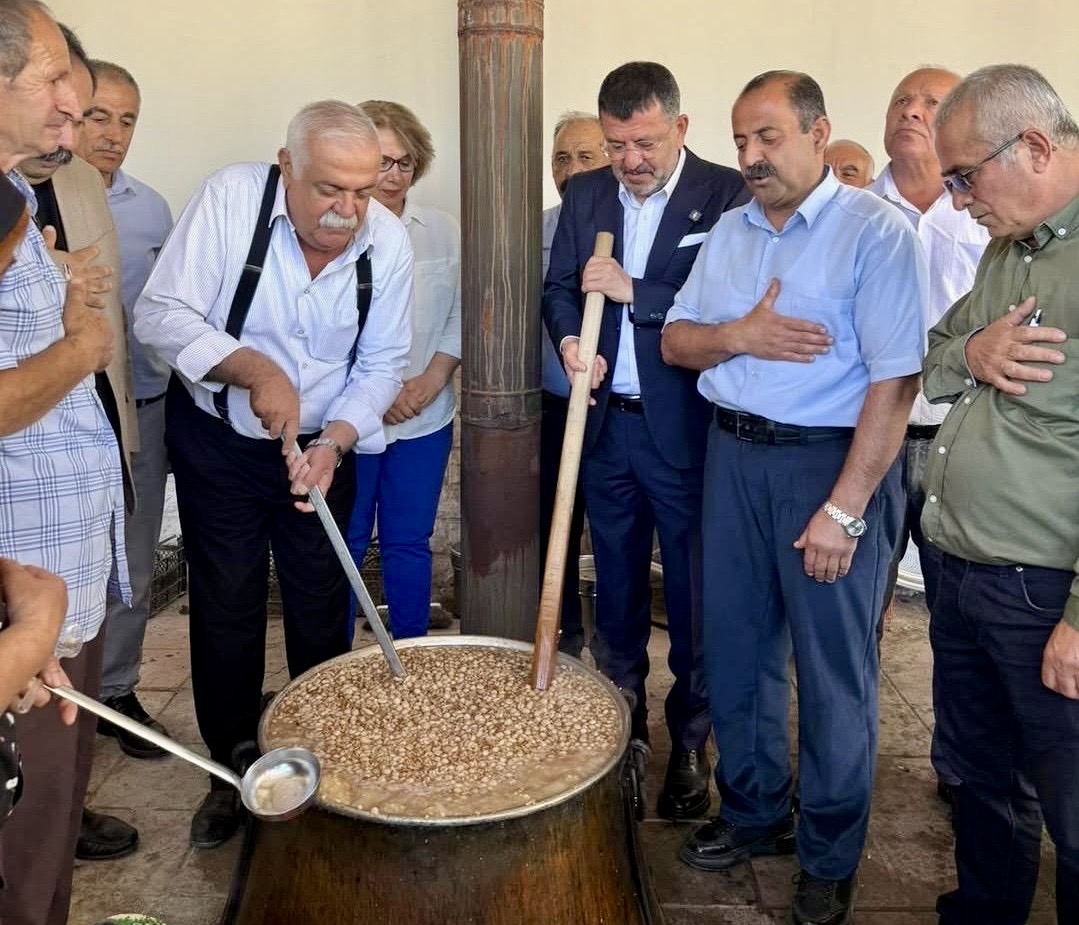 Muharrem Ayında Anlamlı Buluşma: Engüzek’te Aşure Bereketi