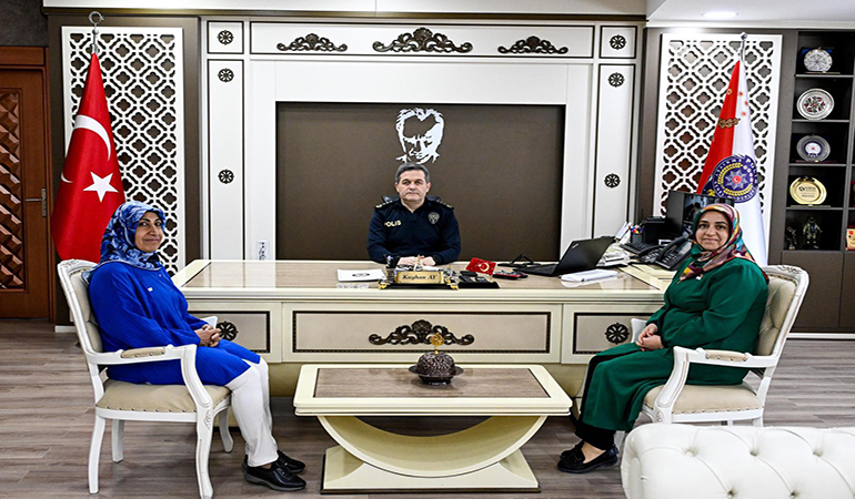 Polisimize Vefa: Anahtar Parti Kadın Kolları’ndan Anlamlı Ziyaret