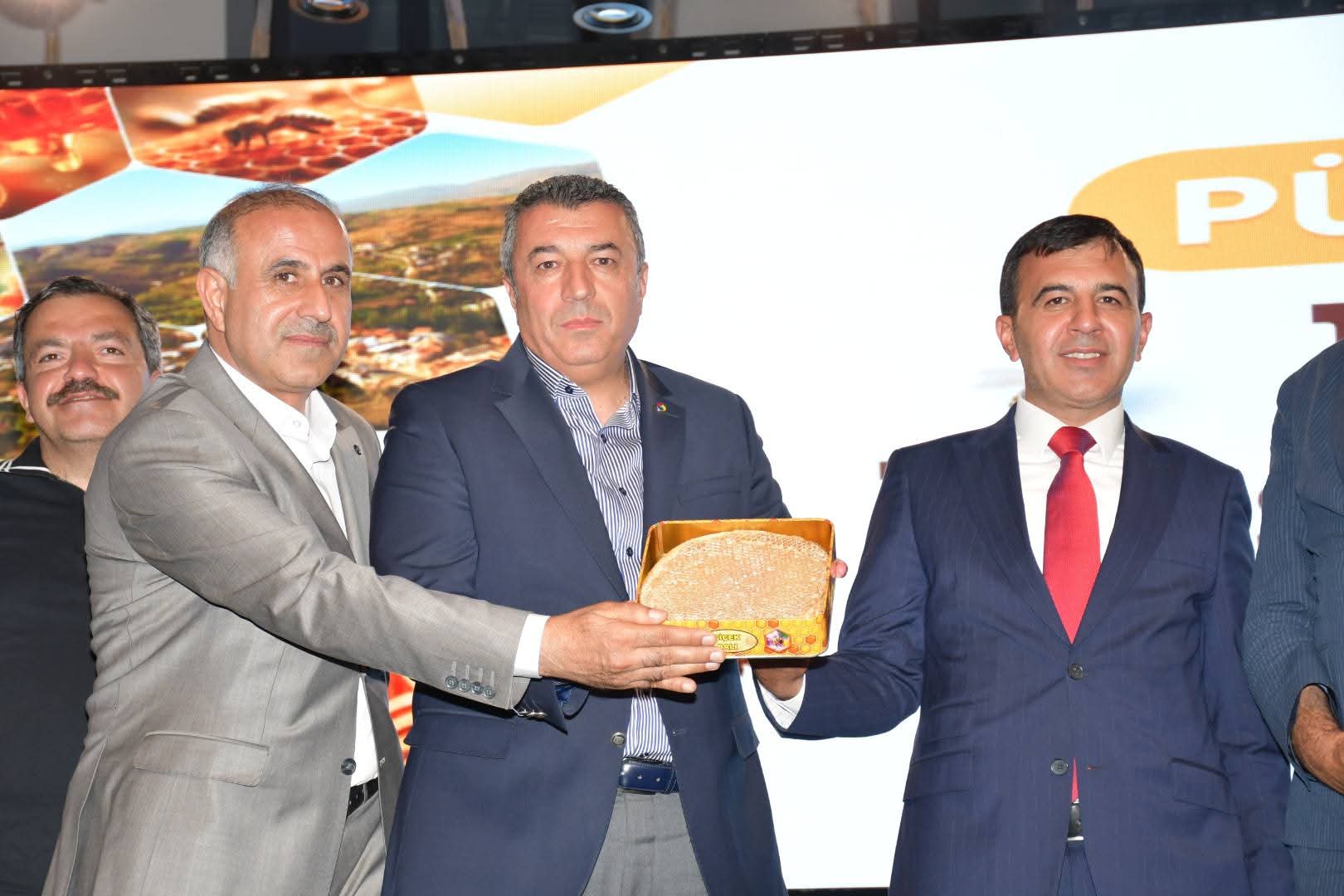 Pütürge’de Bal Festivali Renkli Görüntülere Sahne Oldu.