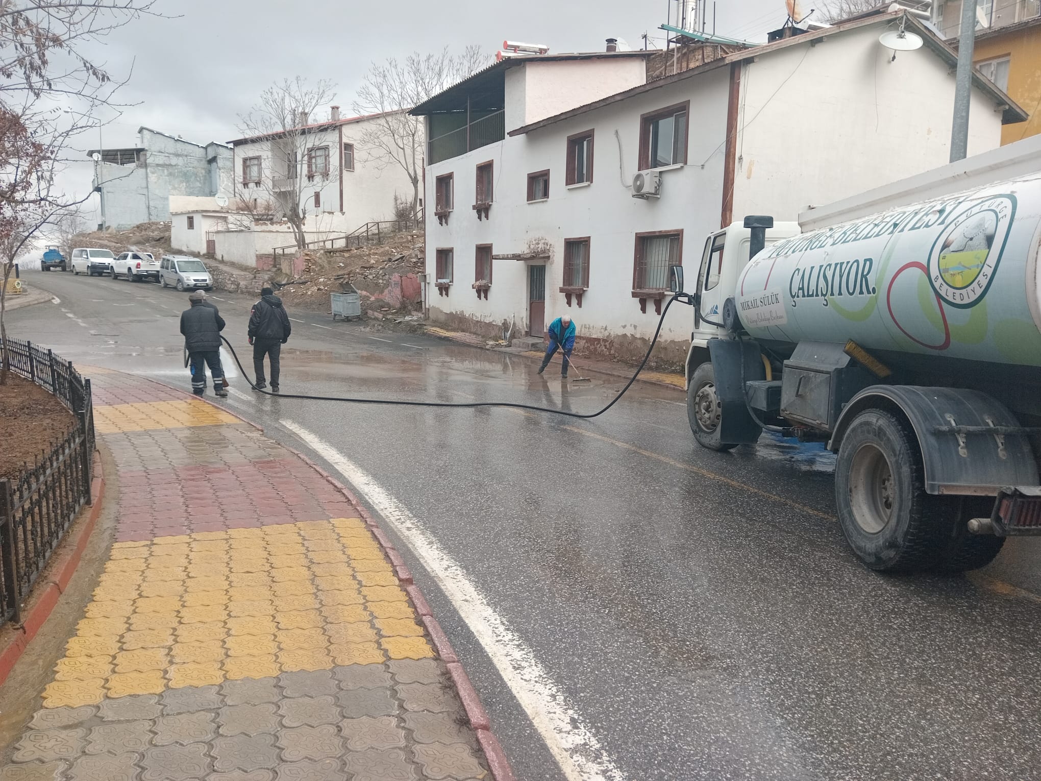 Pütürge’de Karların Erimesiyle Birlikte Belediye Ekipleri Sahaya İndi.