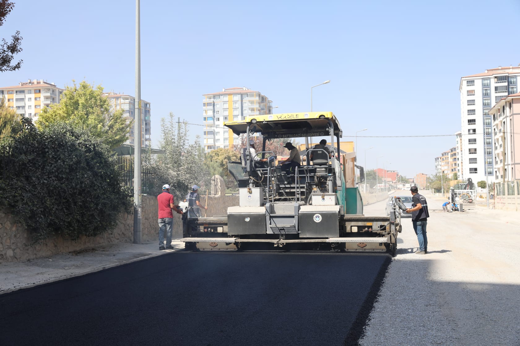 Rezerv Alanlarda İnşaatlar Bitiyor, Battalgazi Belediyesi Yolları Yeniliyor