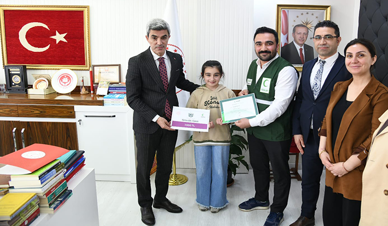 “Sağlıklı Geleceğin Kahramanları Ödüllerini Aldı: Gençlerden Umut Veren Başarı”