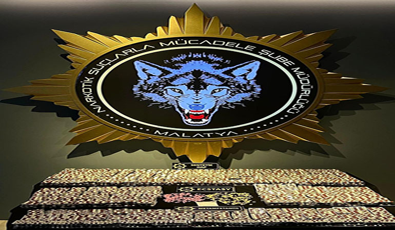 Sokak Satıcılarına Şafak Operasyonu: Yüklü Miktarda Uyuşturucu Ele Geçirildi