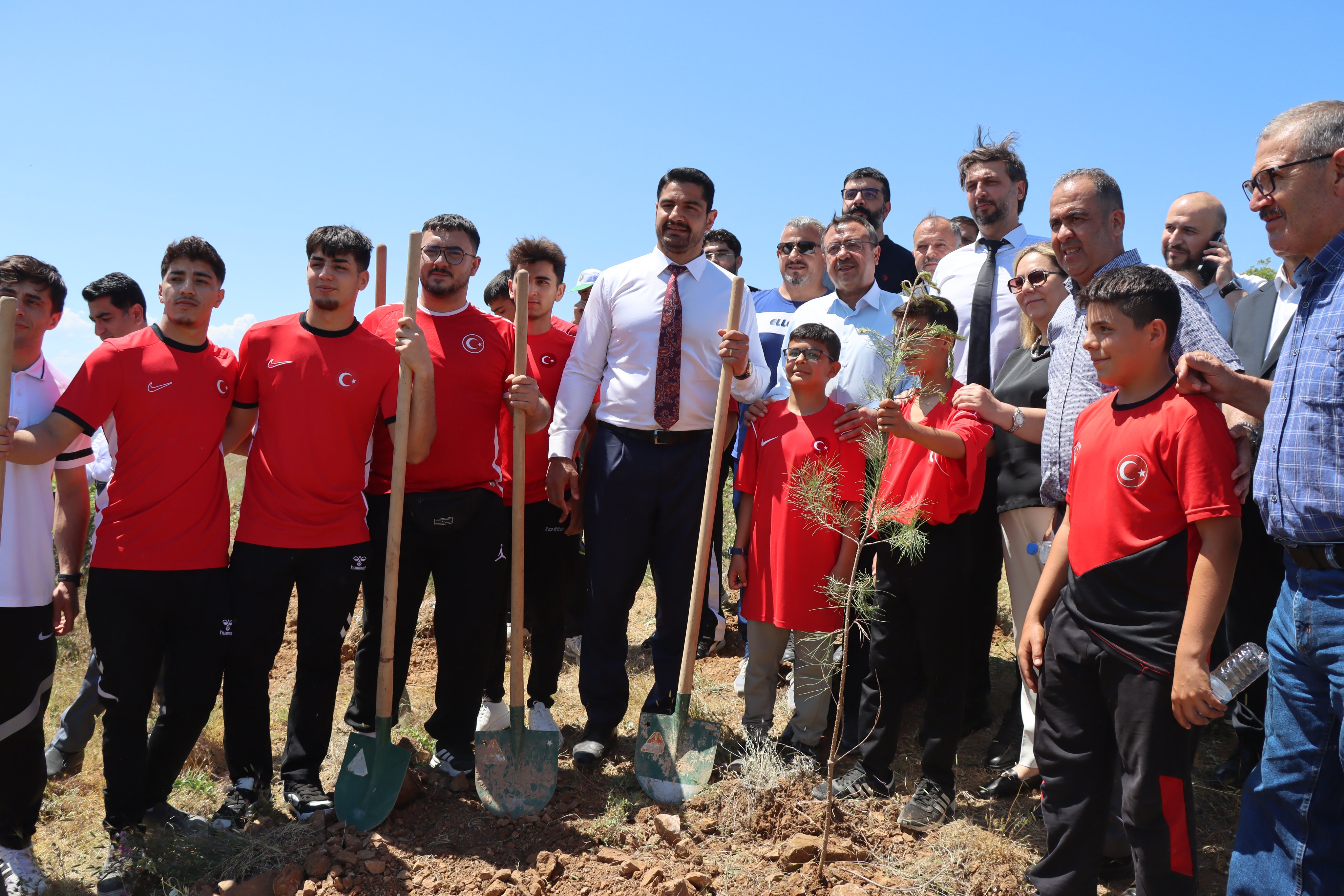 Taha Akgül: “Toprağa Umut, Geleceğe Şampiyon Bırakıyoruz”